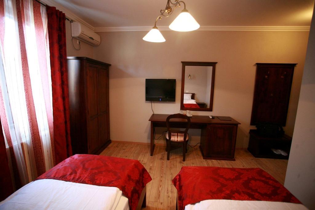 Pensiunea Antique Târgu Jiu Habitación foto